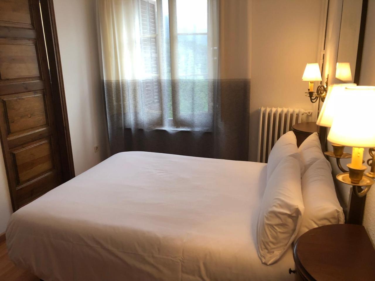 Hostal de la Gloria Viladrau Esterno foto
