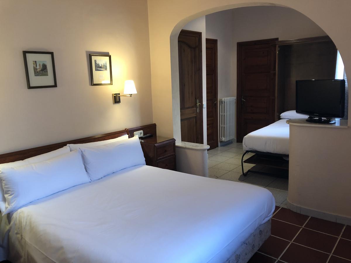 Hostal de la Gloria Viladrau Esterno foto
